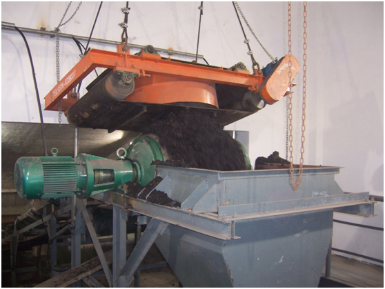 悬挂式永磁除铁器