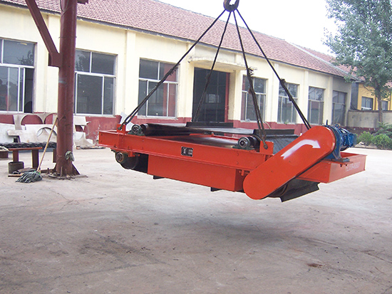 悬挂式永磁除铁器