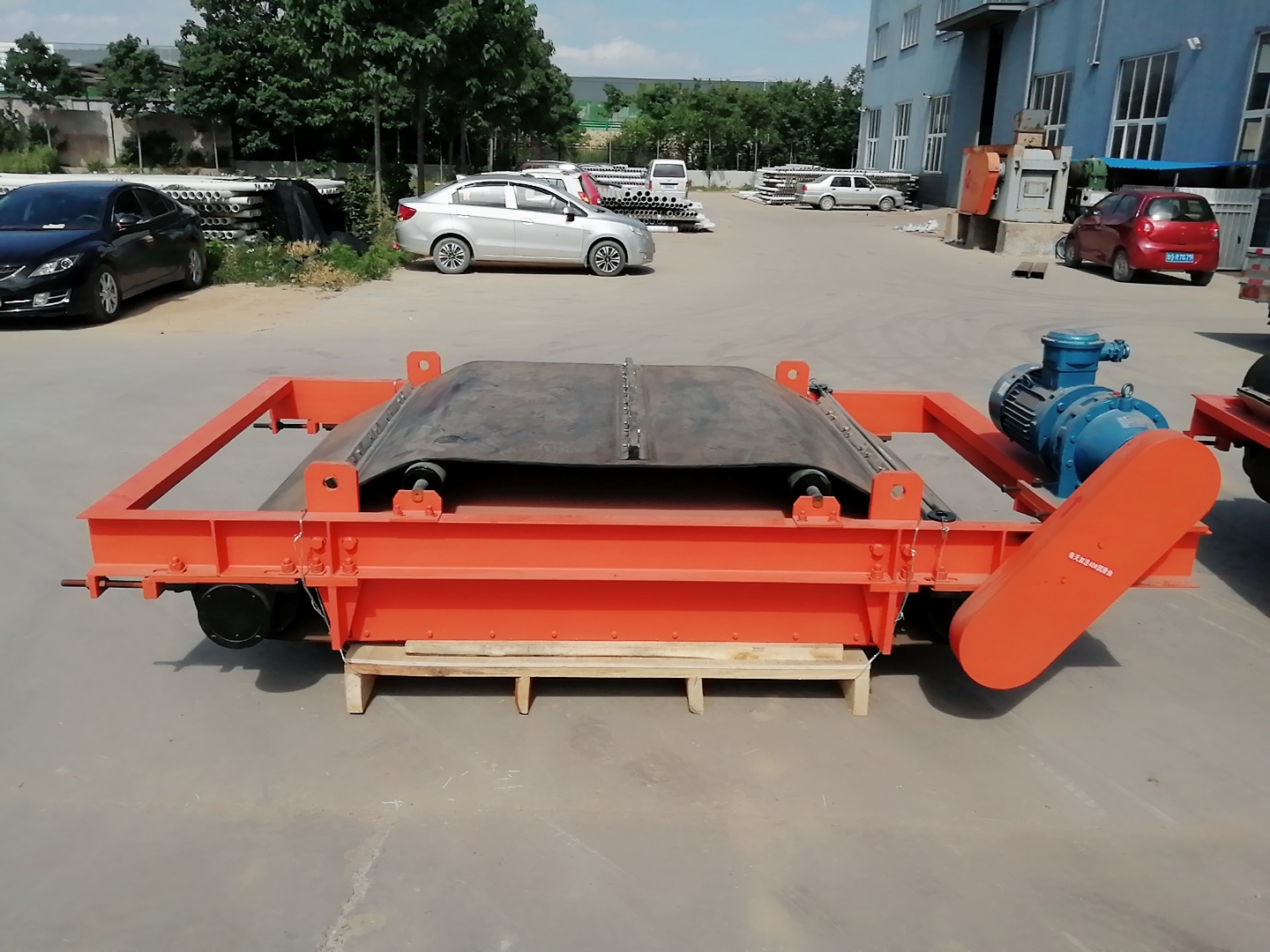 悬挂式电磁除铁器