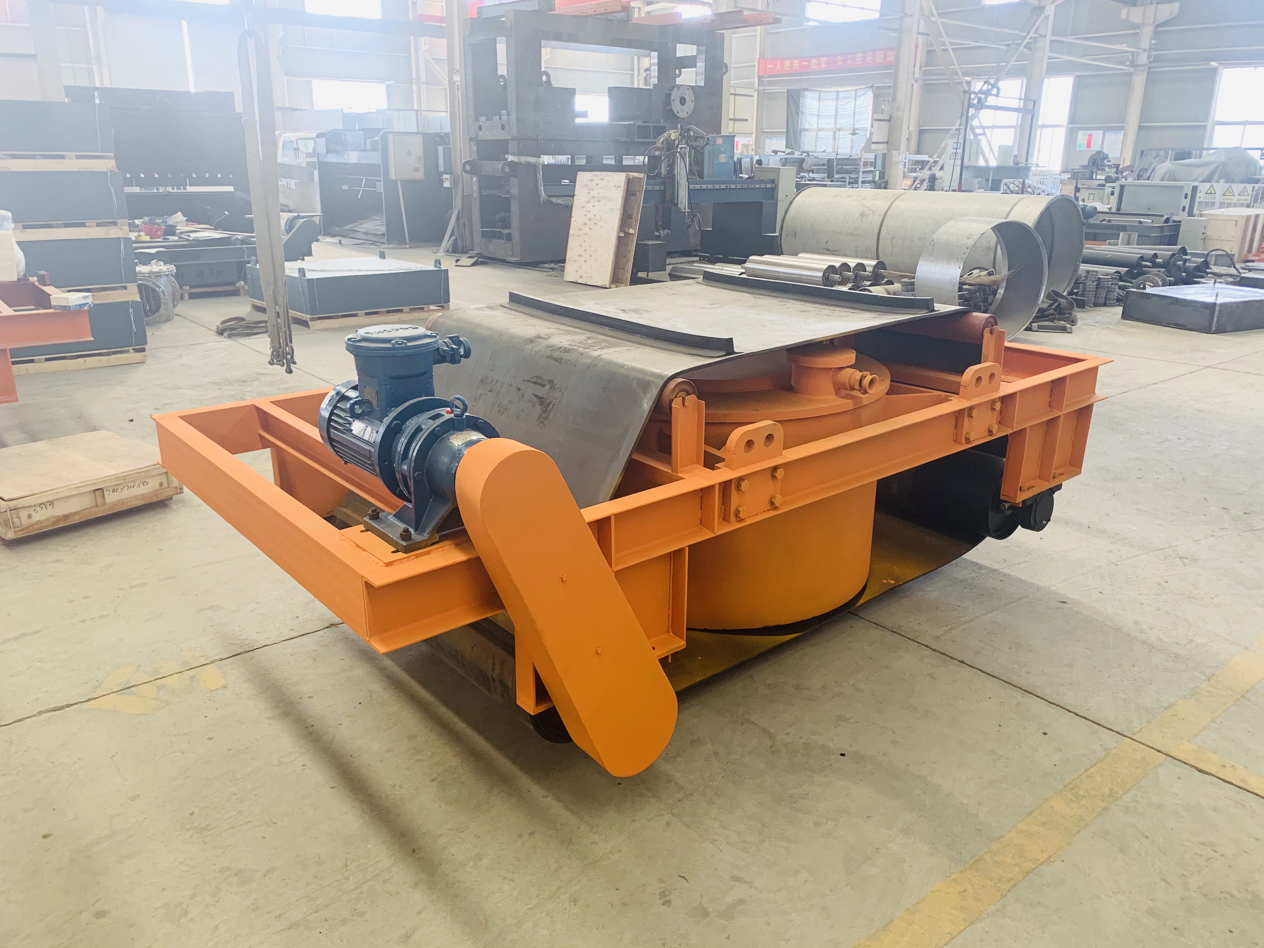 带式隔爆除铁器